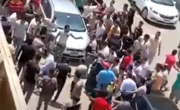 ذبحها أمام الملأ! شاب يقتل زميلته في مصر أمام باب الجامعة ويثير صدمة وغضباً بالمكان