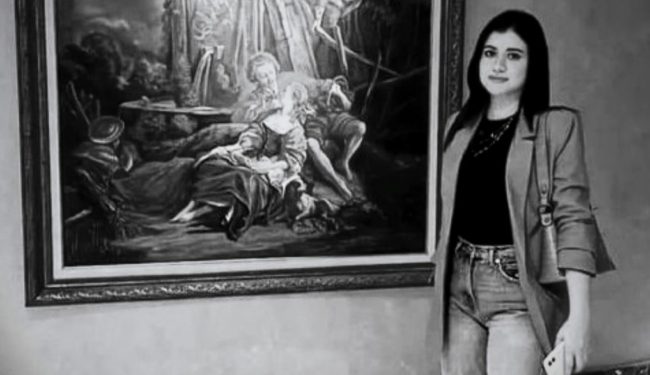 “يارب إعدام يارب إعدام”.. فيديو مؤثر لوالدة  المصرية نيرة بجلسة المحكمة، وأول ظهور للمتهم (فيديو)