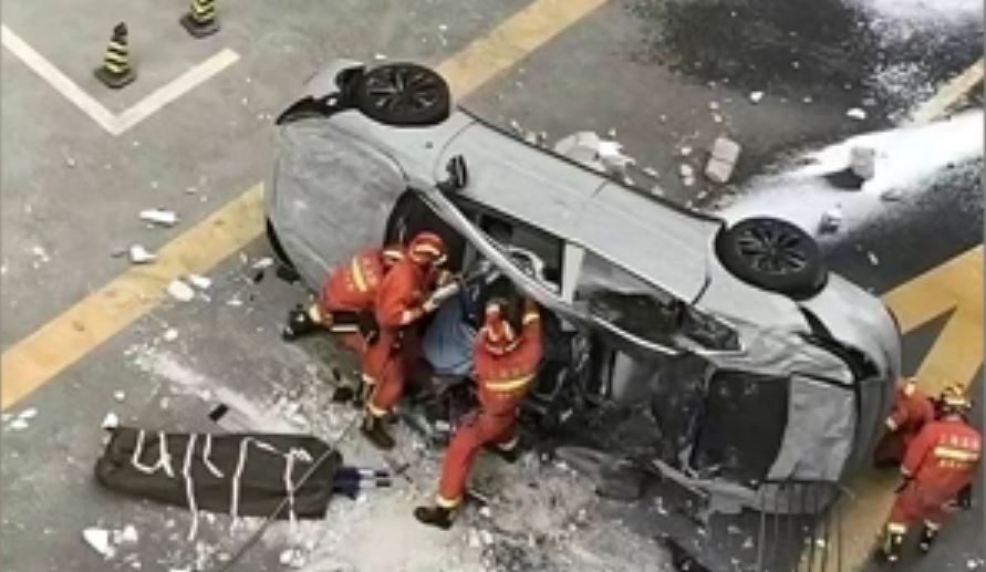 سيارة كهربائية