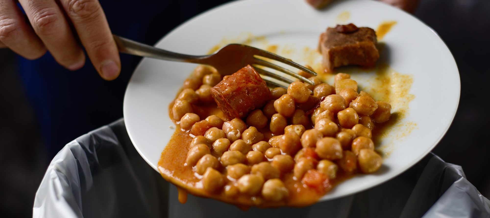 توقفوا عن هدر الطعام فوراً! أرقام صادمة عن تأثيره الآن، فكيف يمكن إطعام البشرية في المستقبل؟