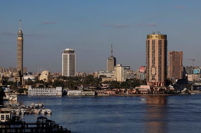 شاب ينهي حياته بالقفز من أعلى برج التطبيقيين بالقاهرة.. والسلطات المصرية تفتح تحقيقاً في الحادثة