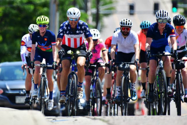 فقد السيطرة فأصابها بجراح بالرأس! فيديو لدرّاج يصطدم بزوجته لحظة احتفاله بالفوز