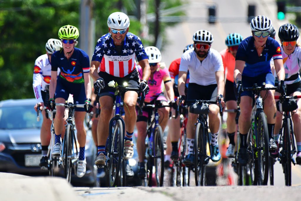 فقد السيطرة فأصابها بجراح بالرأس! فيديو لدرّاج يصطدم بزوجته لحظة احتفاله بالفوز