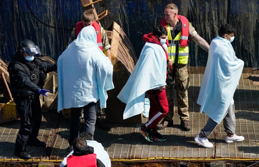 اللاجئون بريطانيا أفغان اللاجئون الأطفال