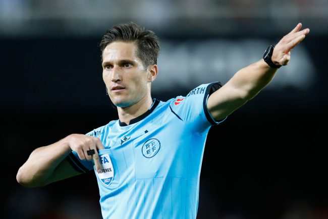 يملك مطعماً وأدار أول كلاسيكو رسمي خارج إسبانيا.. من هو خوسيه مونويرا حكم مباراة الأهلي والزمالك؟