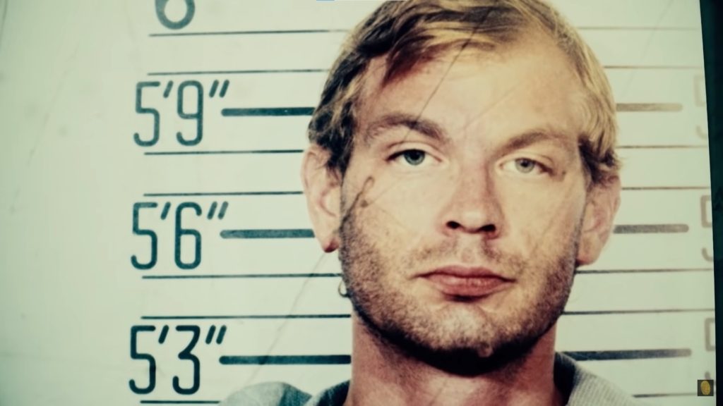 جيفري دامر.. وحش ميلووكي الذي فتك بـ 17 صبيا وشابا واحتفظ بأجزائهم في ثلاجته