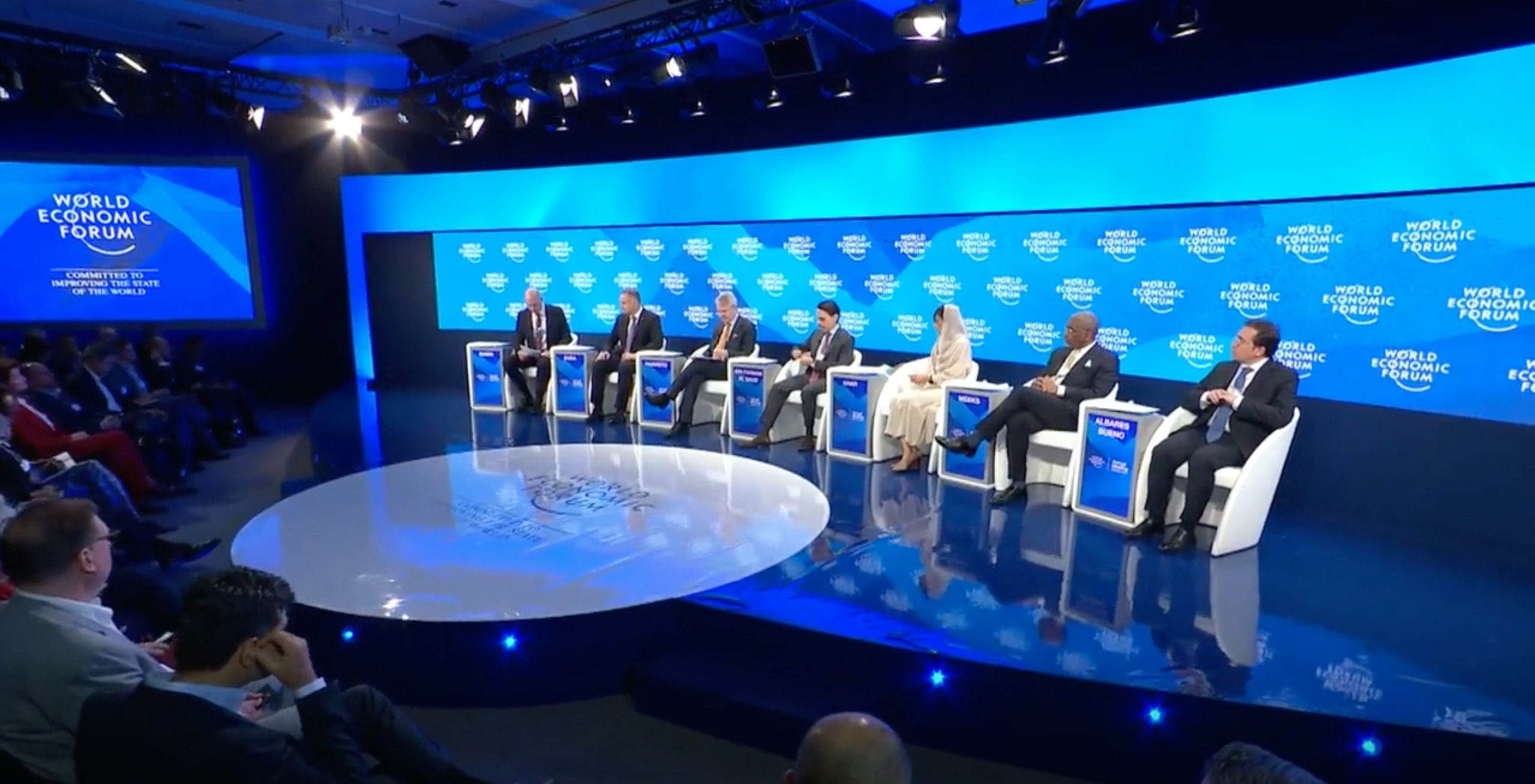 السعودية تتقدم خطوة نحو دائرة الضوء في “دافوس”.. فهل تنجح بجذب الاهتمام العالمي نحوها مجدداً؟