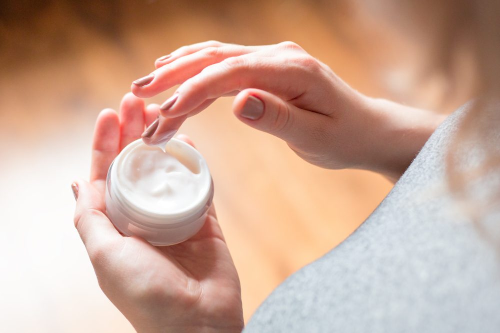 من الضروري تغيير المستحضر إذا عانيتِ تلك الأعراض - ShutterStock