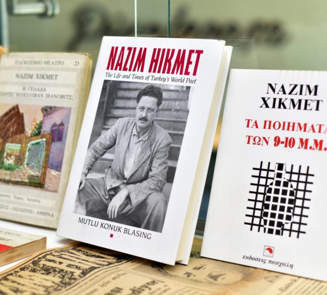 أيد حركة أتاتورك التجديدية وانقلب عليها فسجن ونُفي وحرم من جنسيته.. ماذا تعرف عن الشاعر ناظم حكمت؟