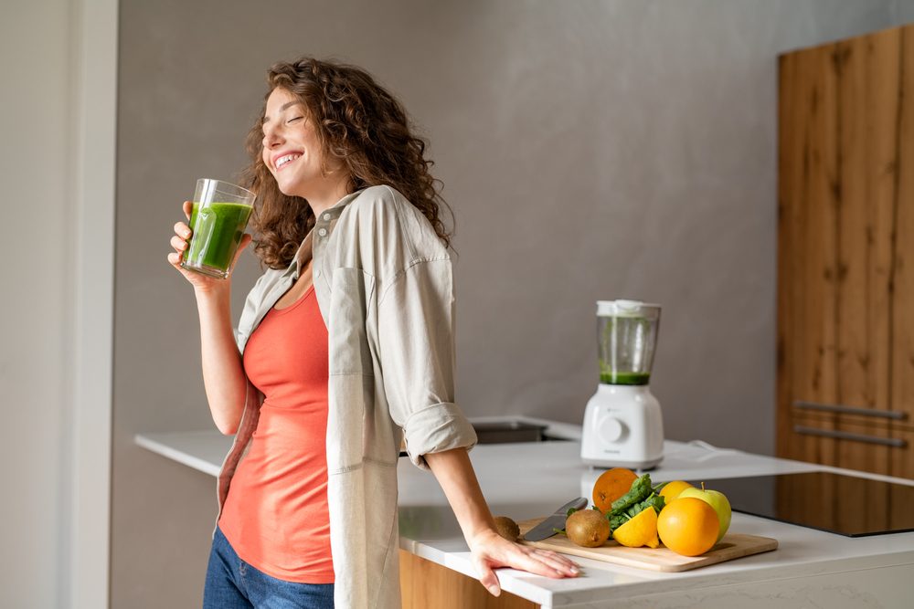 سموذي الخضراوات قد يكون حلاً مثالياً لمشكلة عدم تناول الخضراوات اليومية - ShutterStock
