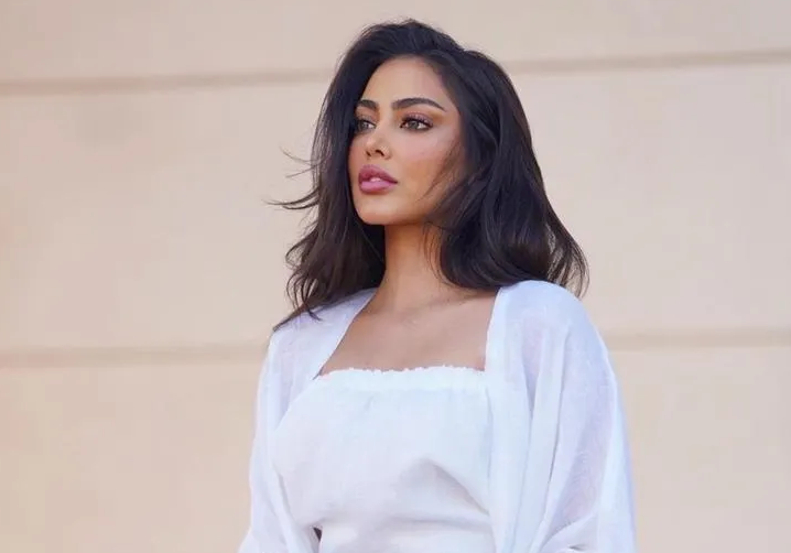 الفاشينيستا الكويتية فاطمة المؤمن - الشبكات الاجتماعية