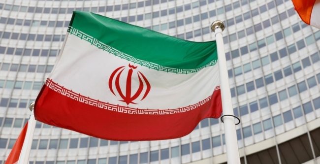 السويد تحكم على مسؤول إيراني بالسجن المؤبد.. اتهمته بتنفيذ “إعدامات جماعية” بفتوى من المرشد