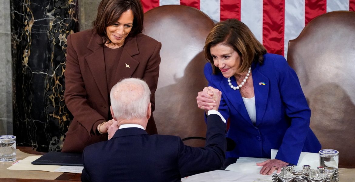 الصين قد تهاجم طائرة مسؤولةٍ أمريكية.. البنتاغون يضع خططاً لحماية بيلوسي خلال زيارتها لمنطقة ساخنة