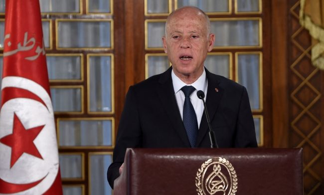 “أيّ إرث ستتركونه في التاريخ؟!”.. الفيدرالية الدولية لحقوق الإنسان تهاجم قيس سعيد بسبب تصريحات “عنصرية” بحق المهاجرين