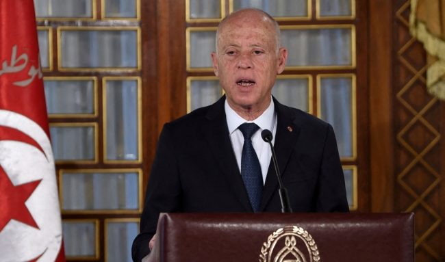 محكمة تونسية توقف قرار الرئيس عزل 47 قاضياً.. خطوة سعيّد كانت أثارت جدلاً داخلياً وخارجياً