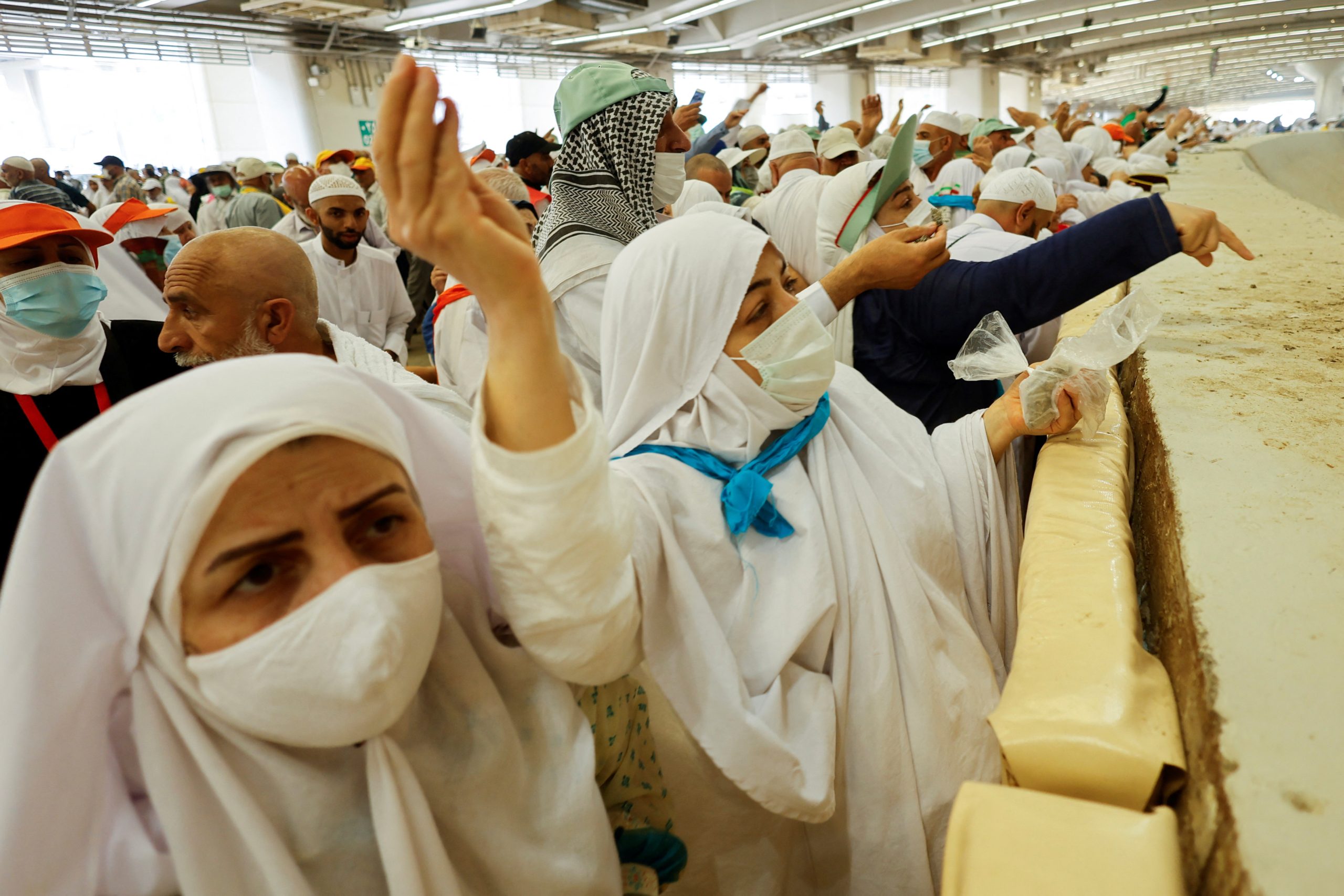 الحج دون محرم