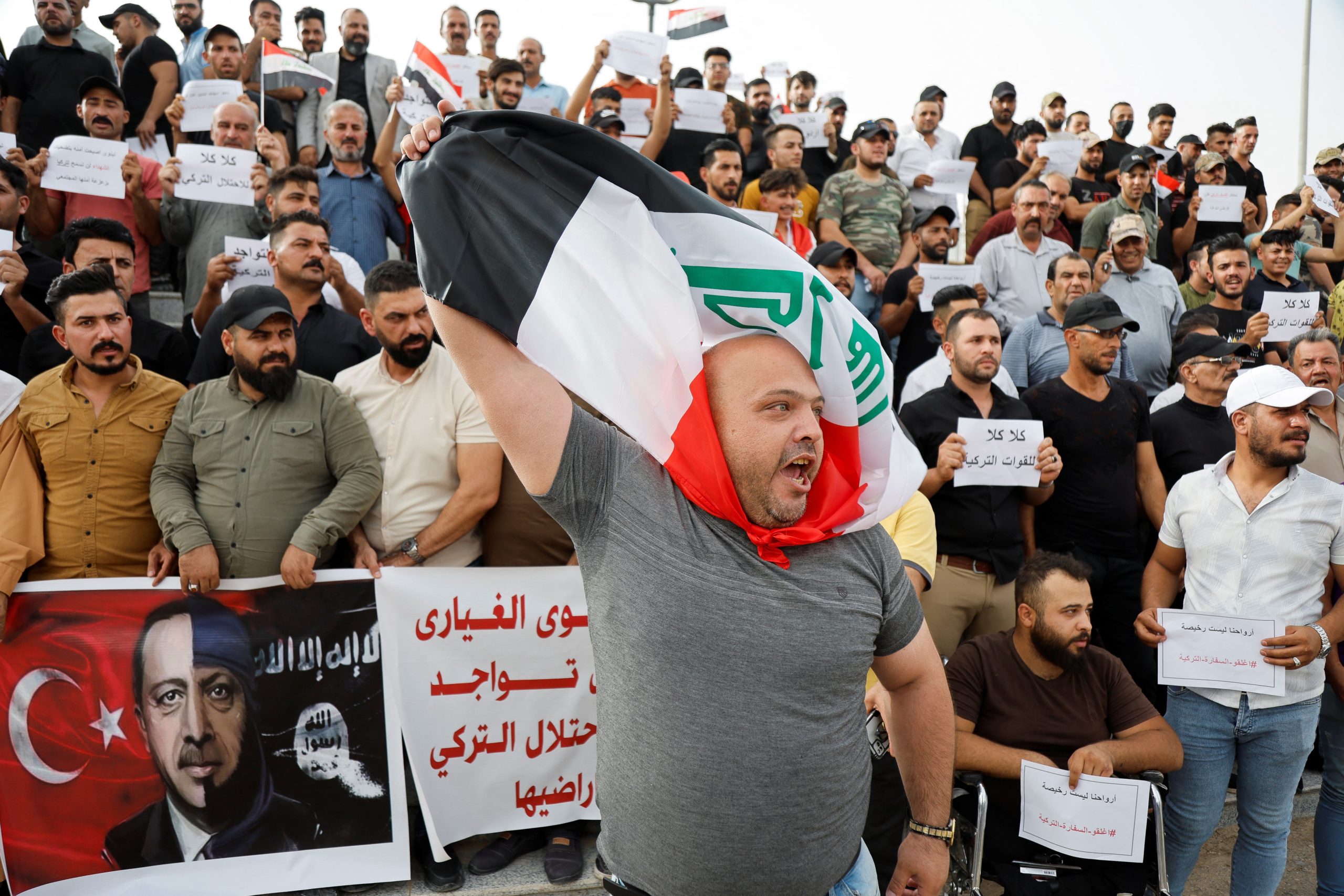 رئيس مجلس النواب العراقي يعلق جلسات البرلمان حتى إشعار آخر.. الحلبوسي دعا السياسيين للقاء وطني عاجل