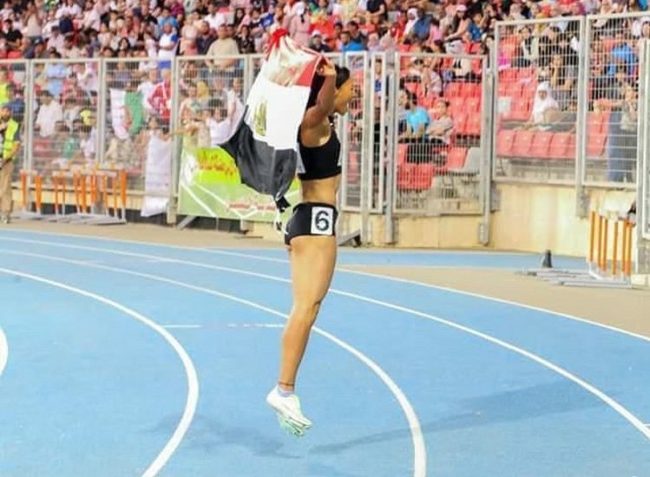 “قبّلت يد زوجها”.. العداءة المصرية بسنت حميدة تحتفل على طريقتها بعد فوزها بذهبية في ألعاب المتوسط (فيديو)