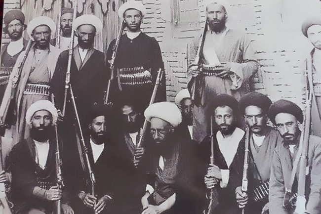 أجبرت الشاه على التراجع عن قرار بسبب “التبغ”.. أول ثورة دينية في إيران