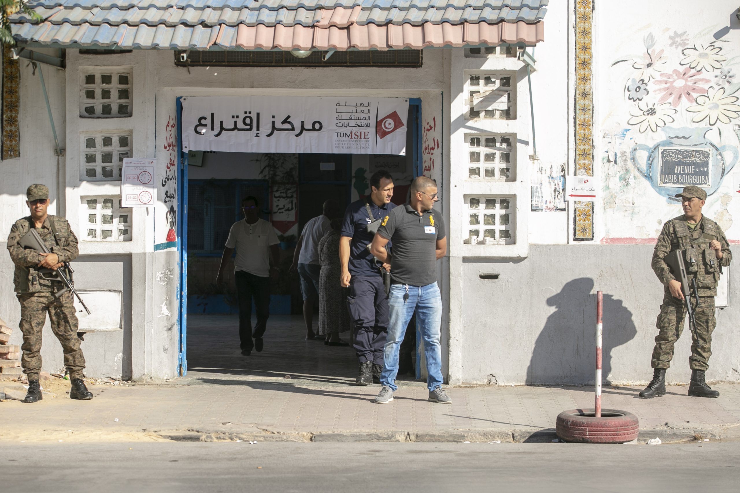 إقبال ضعيف على استفتاء تونس.. الهيئة العليا للانتخابات: نسبة التصويت بعد 7 ساعات من فتح مراكز الاقتراع بلغت 12%