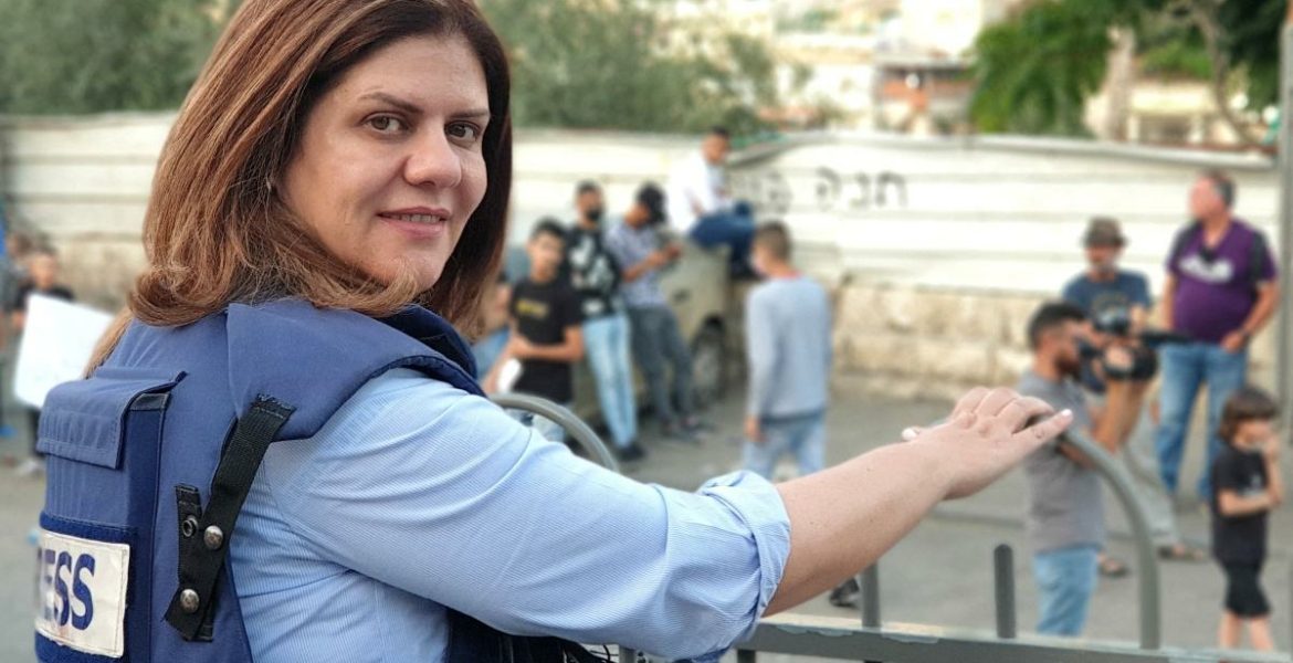 أسرة “أبو عاقلة” تطلب لقاء بايدن.. وجهت له رسالة وحمّلت واشنطن مسؤولية إفلات إسرائيل من العقاب