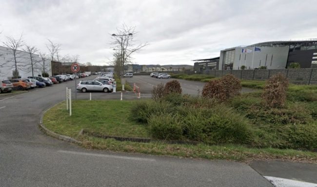 مات مخنوقاً بسبب الحرارة المرتفعة! حادث مروّع لطفل نسيه والده في السيارة وذهب إلى العمل