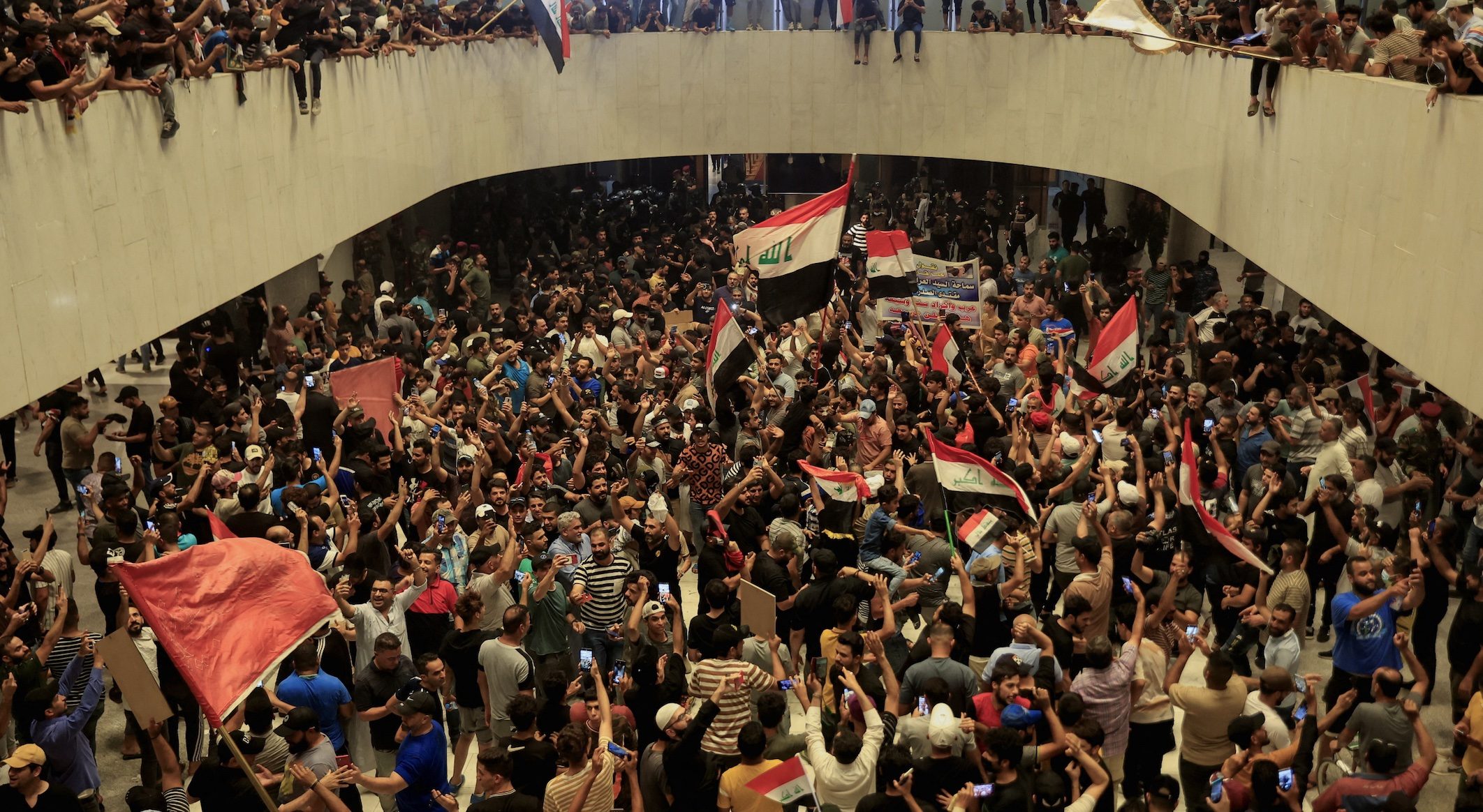 رئيس مجلس النواب العراقي يعلق جلسات البرلمان حتى إشعار آخر.. الحلبوسي دعا السياسيين للقاء وطني عاجل