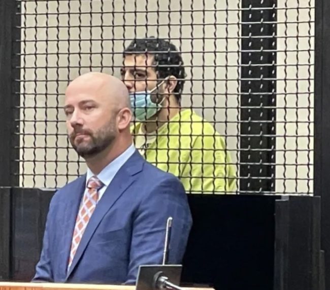 بدء محاكمة نجل وزيرة مصرية بتهمة قتل شخصين بأمريكا.. والدته لم تحضر، والدفاع طلب التأجيل (فيديو)