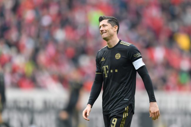 ليفاندوفسكي يتلقى تهديدات بالقتل بسبب برشلونة!.. رفض اصطحاب أسرته إلى ألمانيا خوفاً عليها