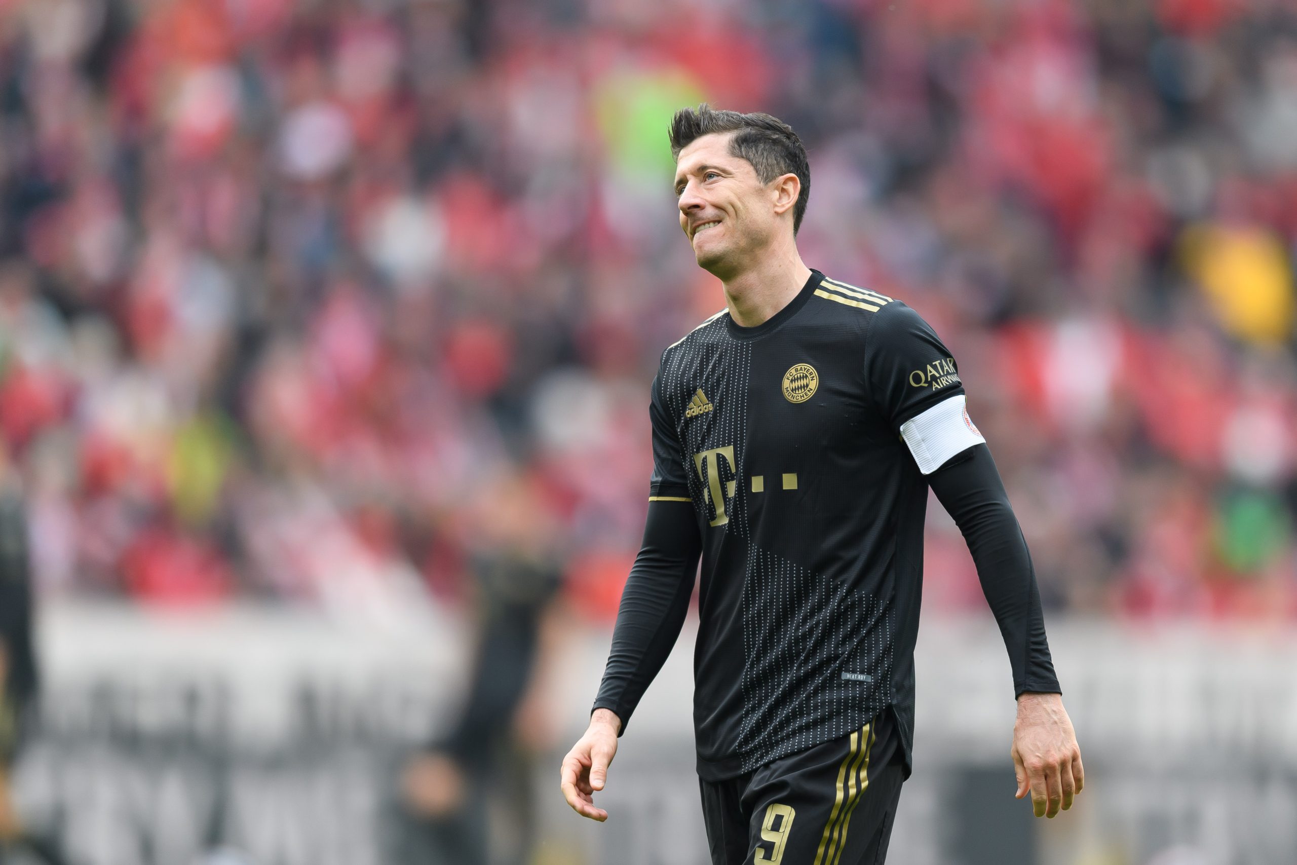 ليفاندوفسكي يتلقى تهديدات بالقتل بسبب برشلونة!.. رفض اصطحاب أسرته إلى ألمانيا خوفاً عليها