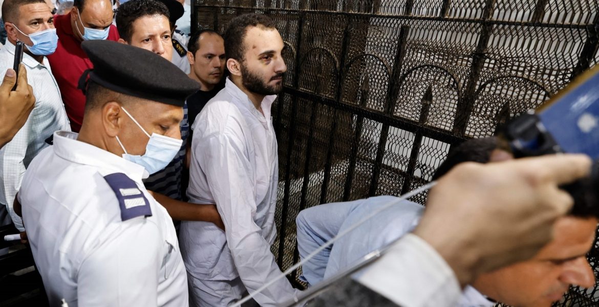 رغم بشاعة جريمته.. لماذا يتعاطف بعض المصريين مع قاتل فتاة المنصورة؟