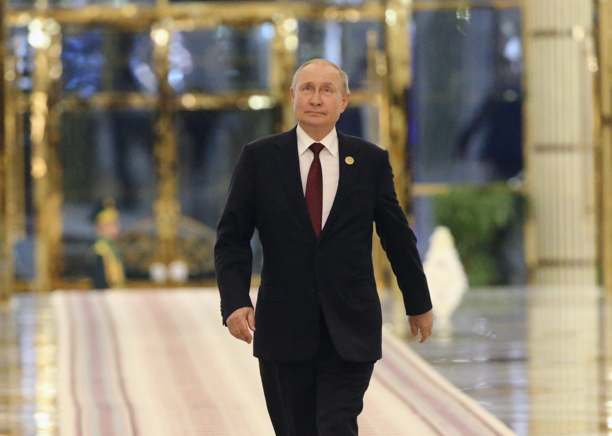 هل نجح بوتين بتجاوز آثار الحرب والعقوبات؟ “نيويورك تايمز”: مظهره الجديد ولغة جسده يوحيان بذلك