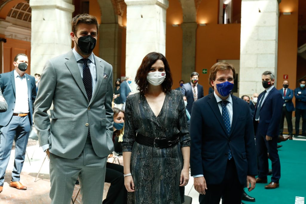 كشف معلومات عن صديقة بيكيه الجديدة - gettyimages