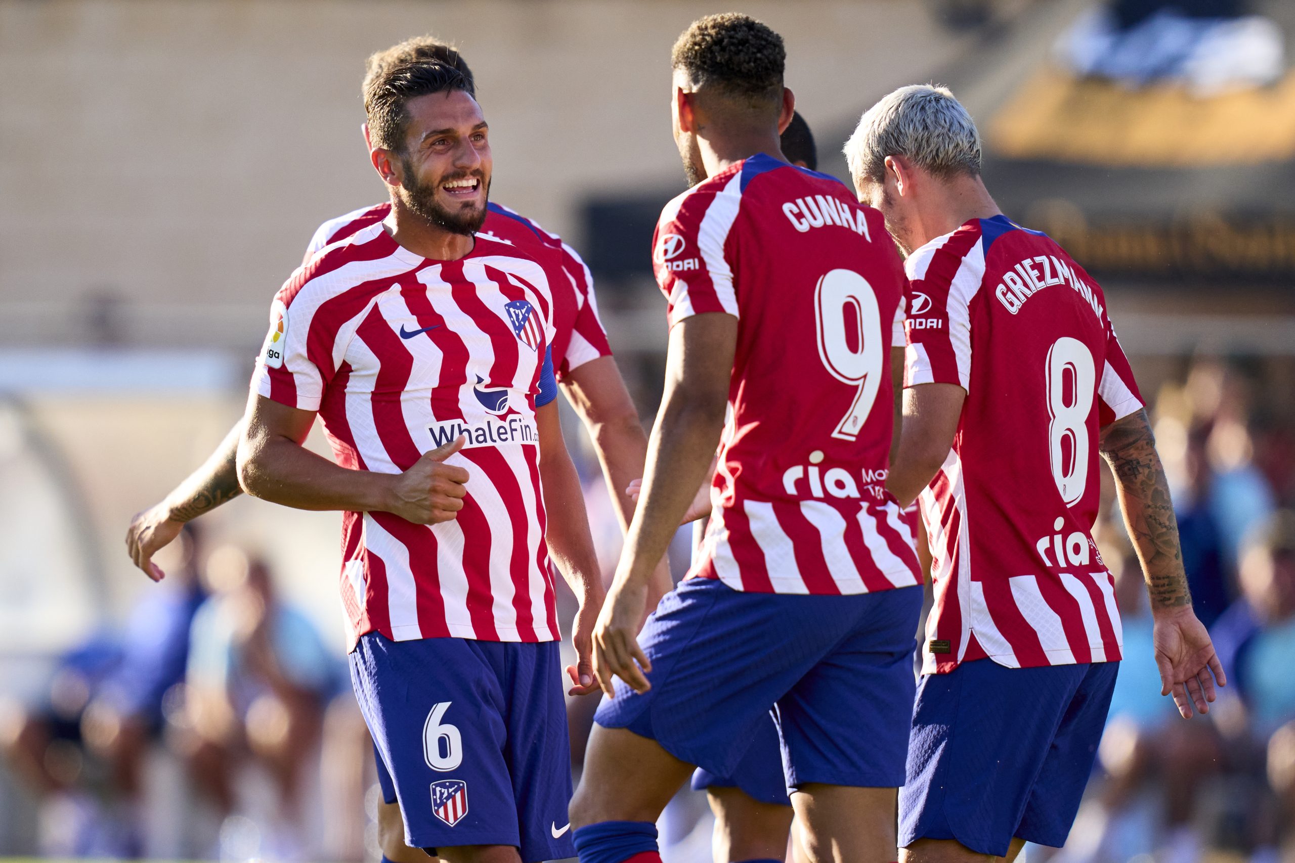 مشجع يوقف لاعباً خلال مباراة لالتقاط سيلفي - gettyimages