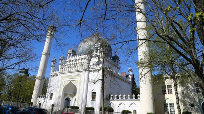 موّلته امرأة هندية وأسسه يهودي اعتنق الإسلام.. قصة أقدم مسجد بألمانيا يستعد للاحتفال بمئويته