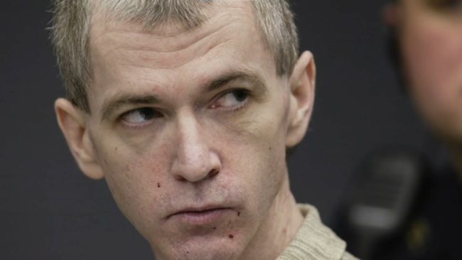 “ملاك الموت”! قتل 40 مريضاً حَقناً بأدوية السكر والقلب، القاتل المتسلسل تشارلز كولين