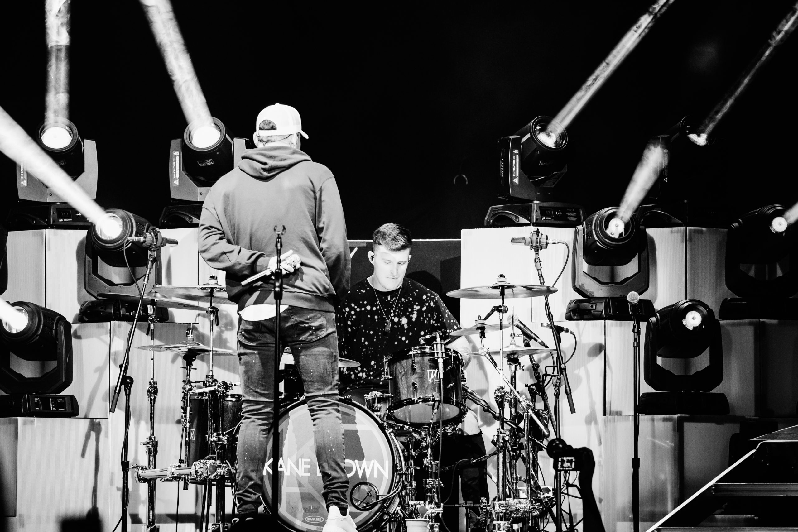 Shutter Stock/ كريس براون يسمح لمعجبيه بالتقاط صور معه مقابل 1000 دولار