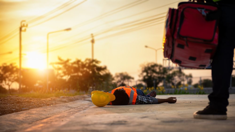 الإجهاد الحراري قد يتحول إلى ضربة شمس مهددة لحياة الشخص المصاب - ShutterStock