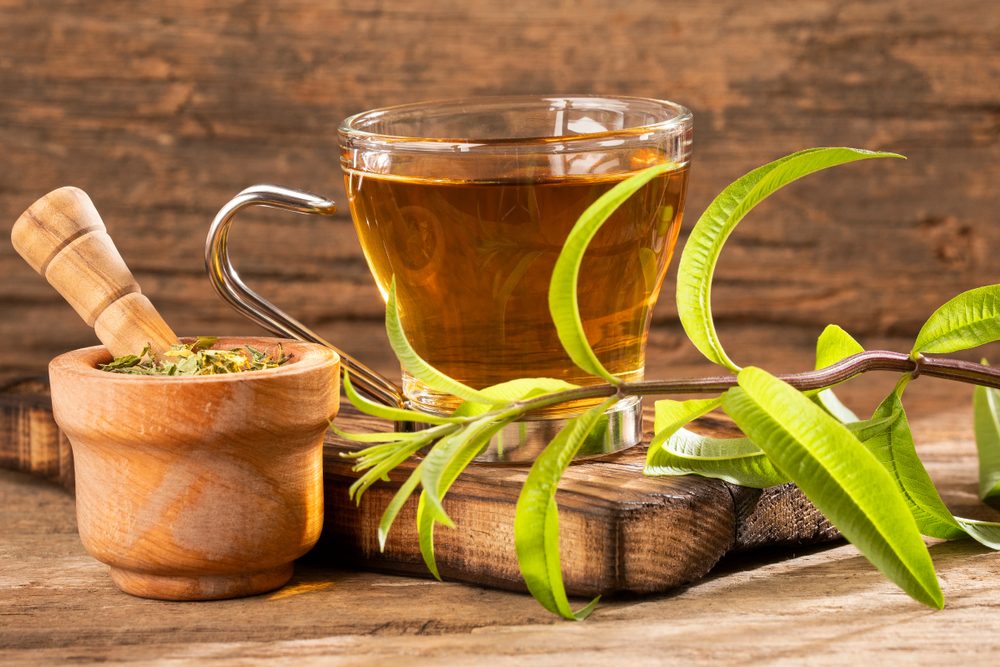 مشروب اللويزة يساهم في العديد من النتائج الصحية على الجسم - ShutterStock