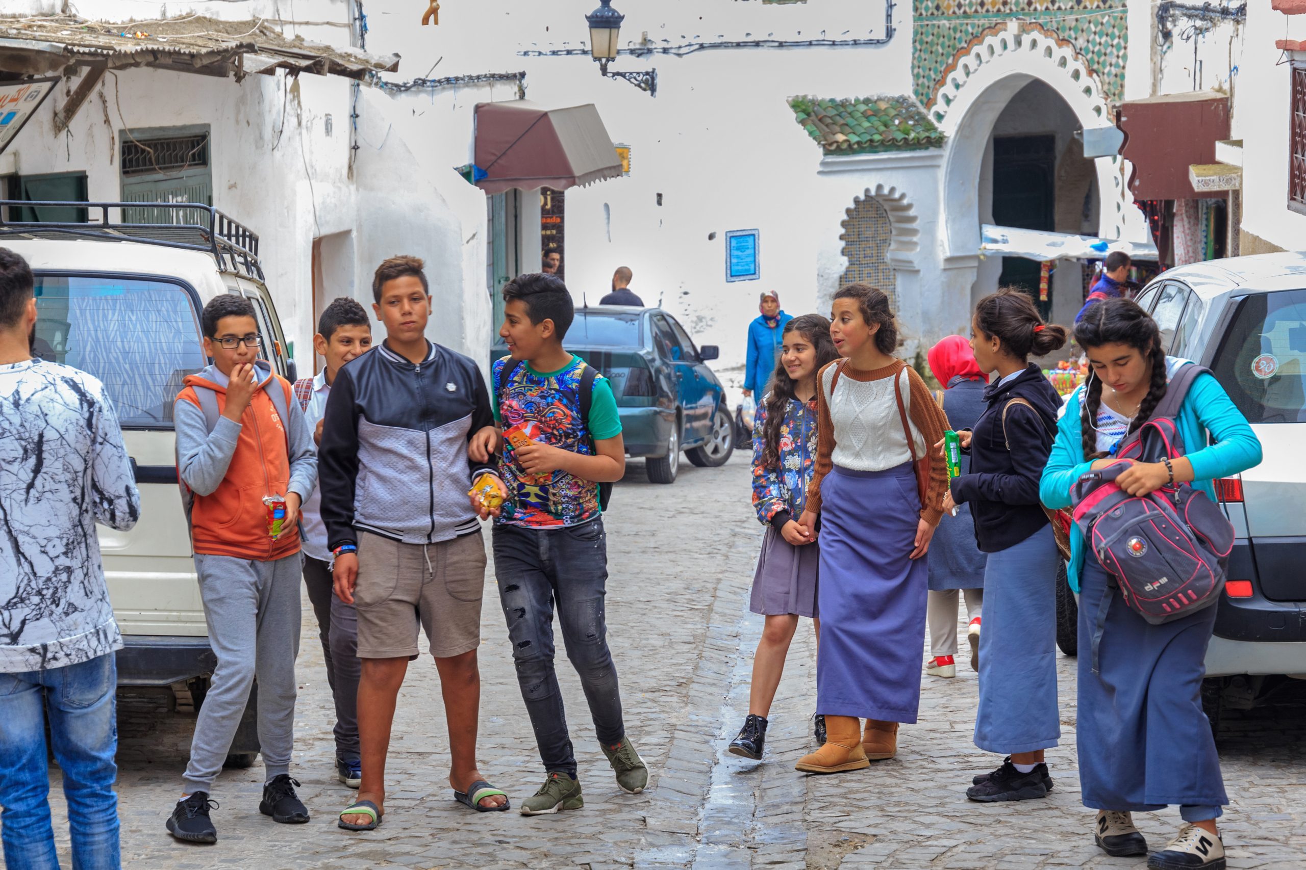 “جيل عاطفي غشيم خاضع للكسل”.. لماذا كل هذا التحامل على جيلٍ تُعقد عليه آمال المغرب؟