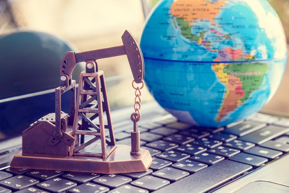 احتياطي العالم من النفط آخذ في النفاد تدريجياً مع الاستهلاك الحالي - ShutterStock