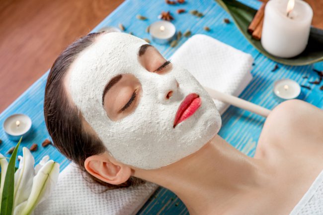 هل تجرؤين على استخدام الملح لبشرتك؟ هذه فوائده واستخداماته للحصول على جلد أفتح وأكثر نعومة