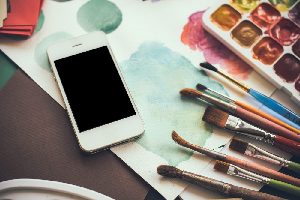 تطبيقات الرسم على الهاتف تُعد خيراً مثالياً للبدء بالتعبير عن حسك الفني - ShutterStock