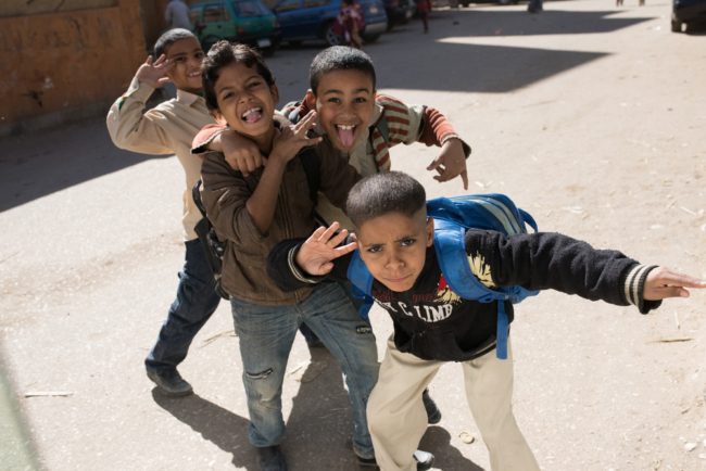 الحساب والعلوم بالإنجليزي.. هكذا يدمر قرار وزير التربية والتعليم هوية الأجيال الجديدة في مصر!