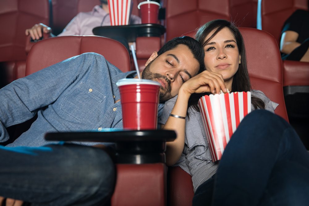 لماذا ينام الناس في السينما؟ - Shutterstock