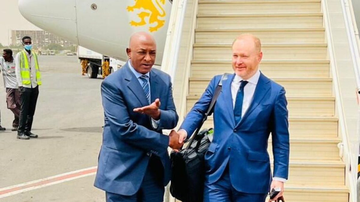 وصول أول سفير لواشنطن إلى الخرطوم بعد 25 عاماً من الغياب.. ماذا يعني ذلك سياسياً؟