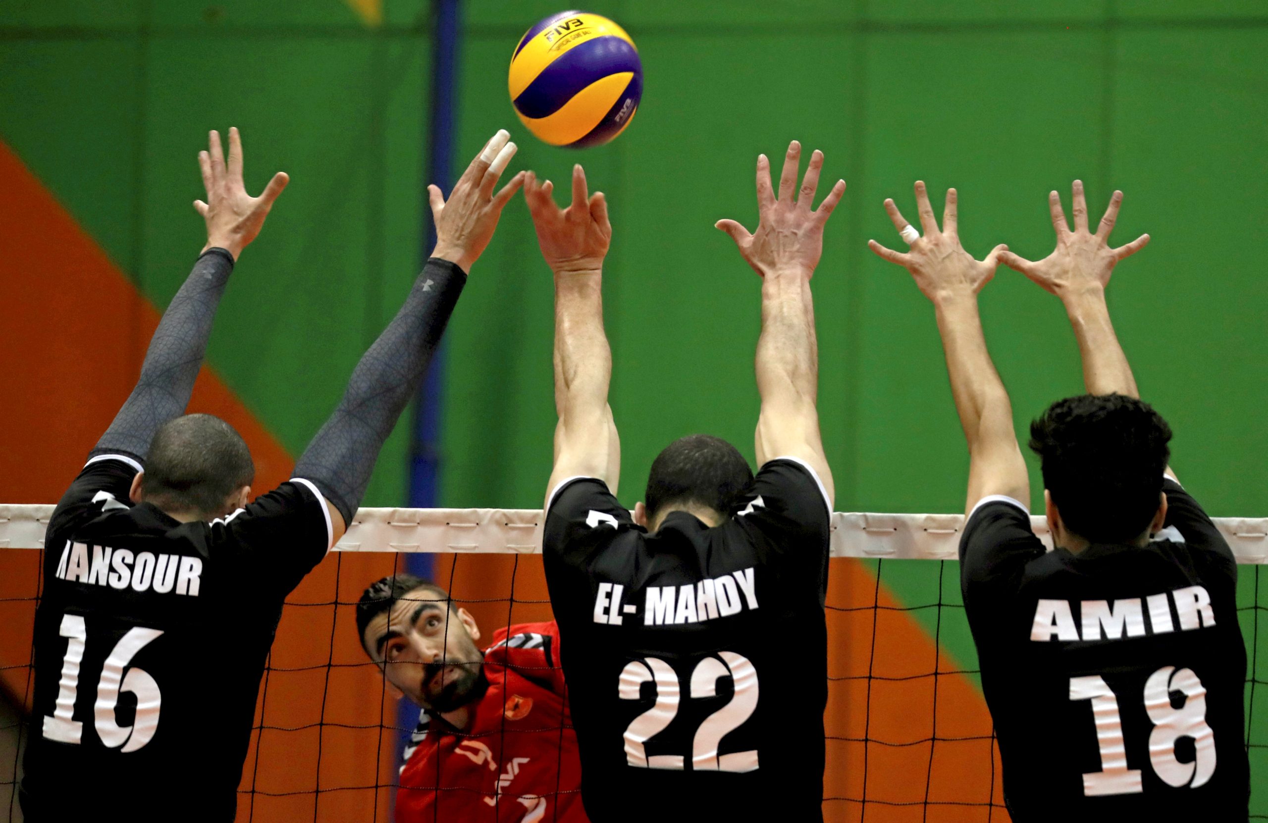 اشتباكات بالأيدي بين لاعبي تونس ومصر - gettyimages
