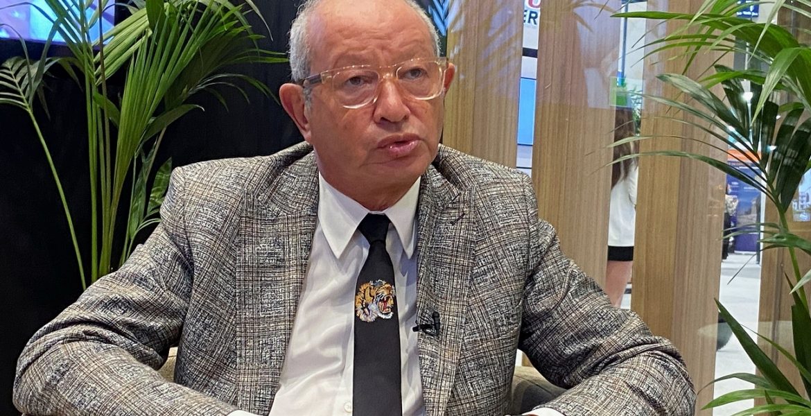 “لا نقبل العزاء قبل معرفة السبب”! تغريدة مثيرة للجدل لنجيب ساويرس حول حريق كنيسة الجيزة