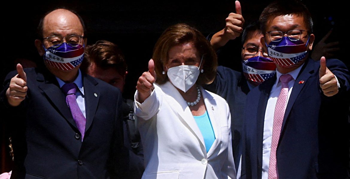 بيلوسي تثير التوتر في مناطق النزاع.. بعد زيارتها لتايوان تتوجه لحدود كوريا الشمالية وتتوعدها