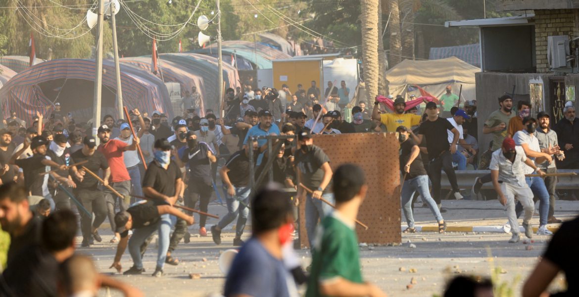 دعوات عربية لتغليب لغة الحوار في العراق.. السيسي هاتف نظيره العراقي، والكويت تدعو رعاياها للمغادرة